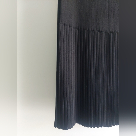 Misook Pull On Pleated Hem Black Skirt Classic Minimalist Designer XL - Picture 2 of 8